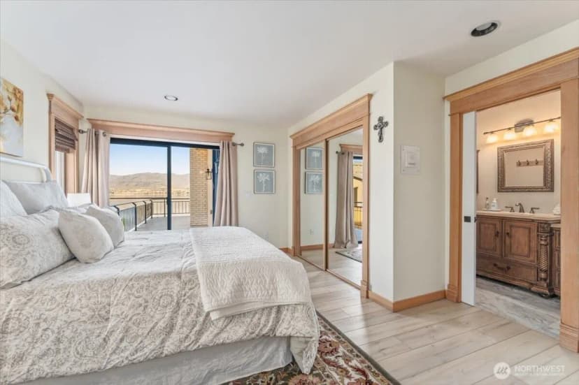 Property photo for 3300 S Lakeshore Rd, Chelan photo 32