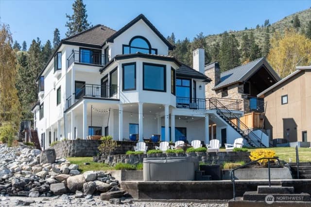 Property photo for 3300 S Lakeshore Rd, Chelan photo 2