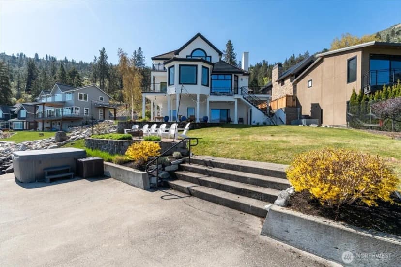 Property photo for 3300 S Lakeshore Rd, Chelan photo 4
