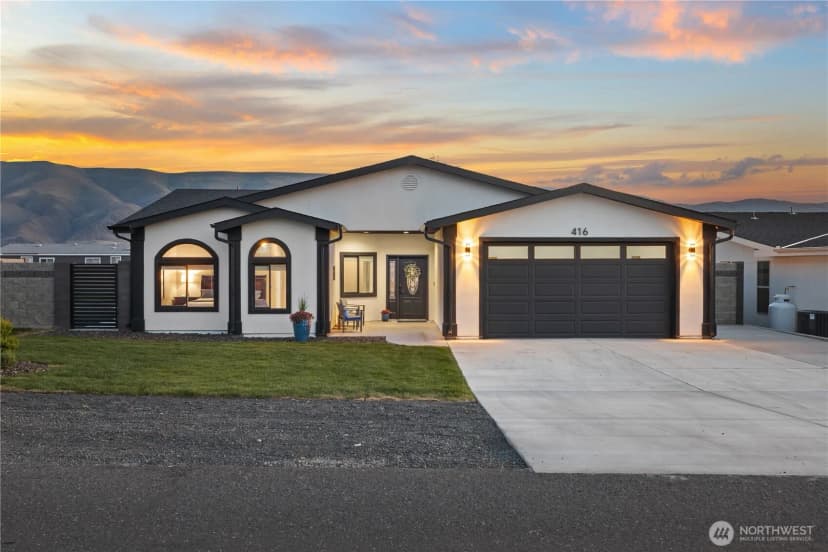 Property photo for 416 Edgewater Way Sw, Mattawa
