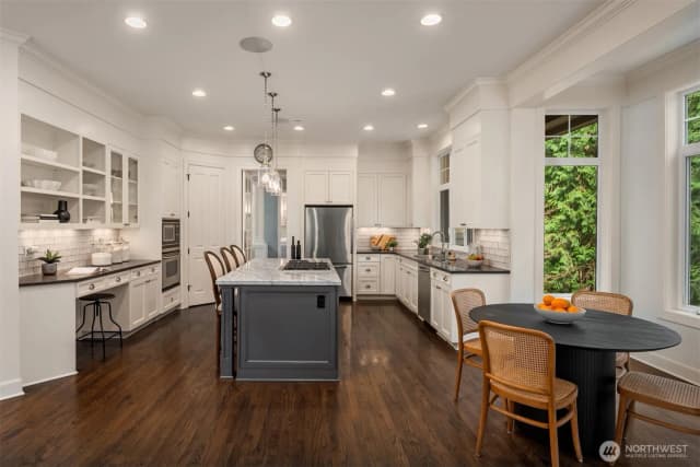 Property photo for 13609 Ne 28th Street, Bellevue photo 4