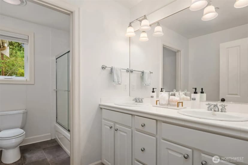 Property photo for 13609 Ne 28th Street, Bellevue photo 18
