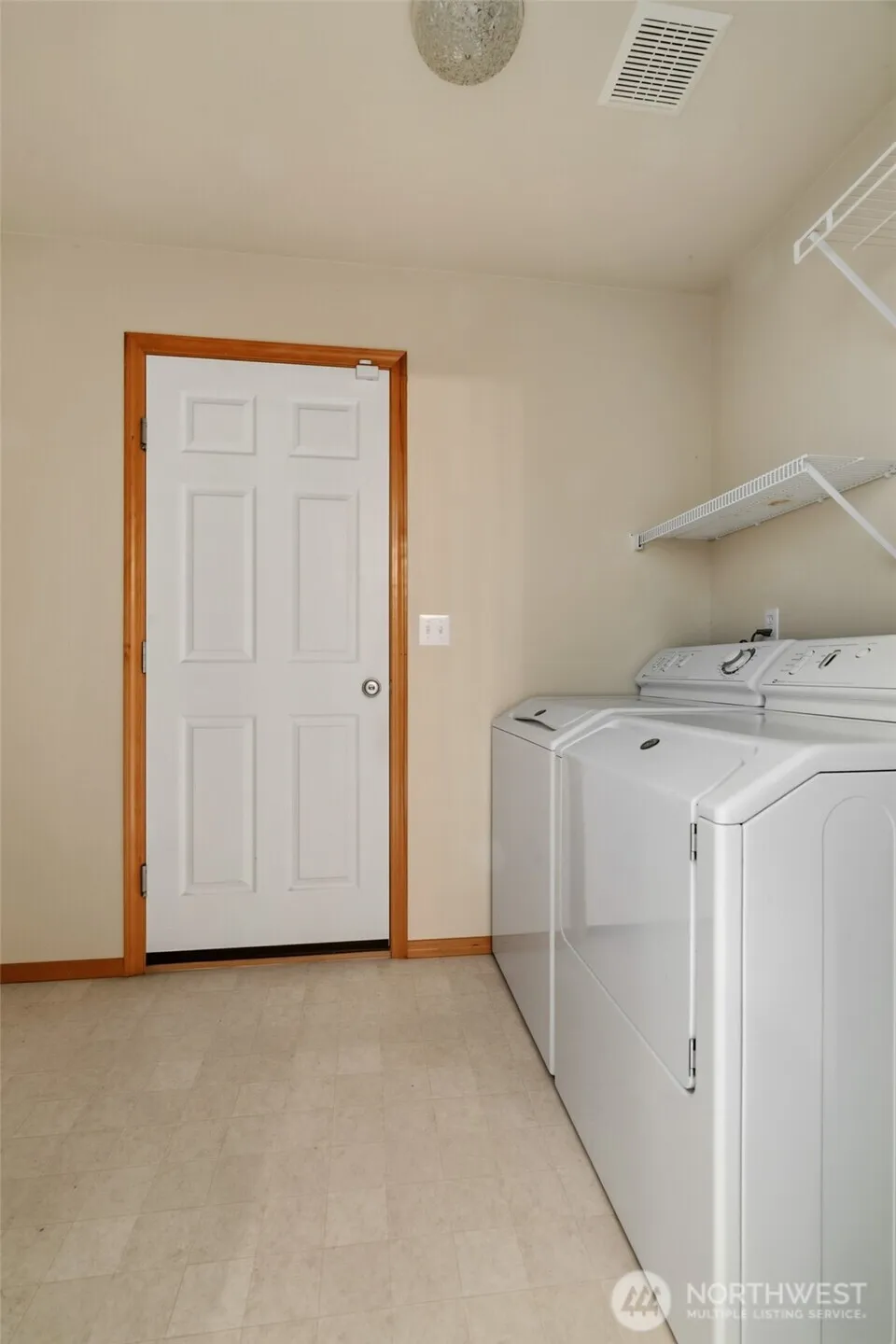 Property photo for 5711 Pasinetti Street E, Fife photo 22
