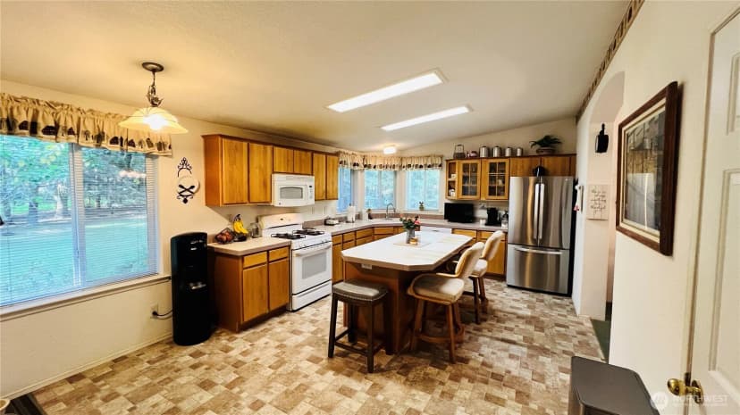 Property photo for 7010 W Dahl Road, Deer Park photo 18