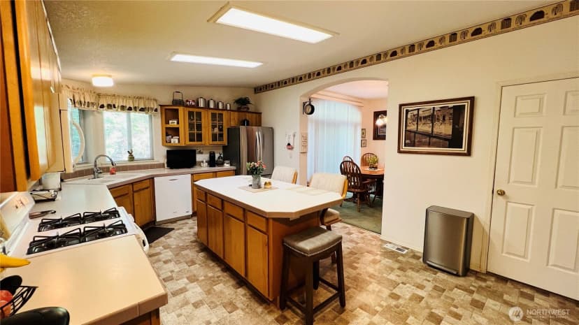 Property photo for 7010 W Dahl Road, Deer Park photo 17
