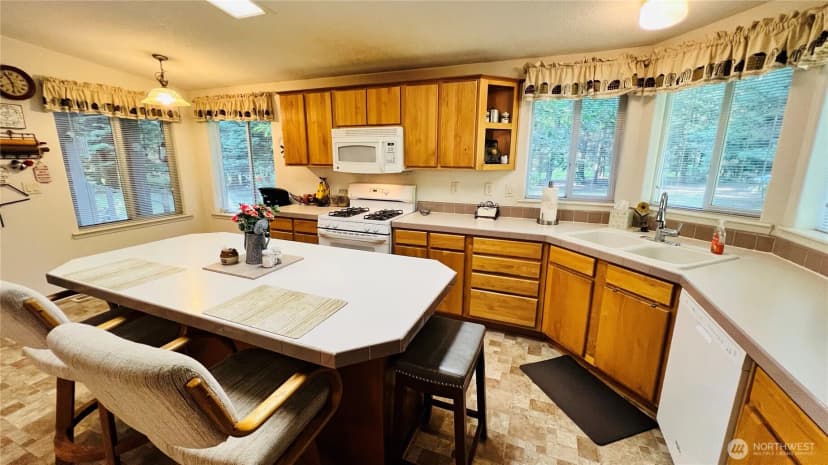 Property photo for 7010 W Dahl Road, Deer Park photo 20