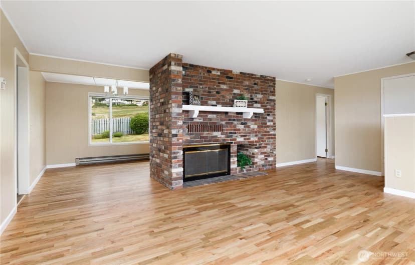 Property photo for 690 Maplewood Loop, Oak Harbor photo 8