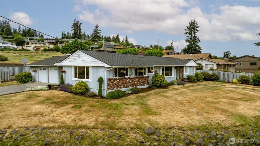 Property photo for 690 Maplewood Loop, Oak Harbor photo 3