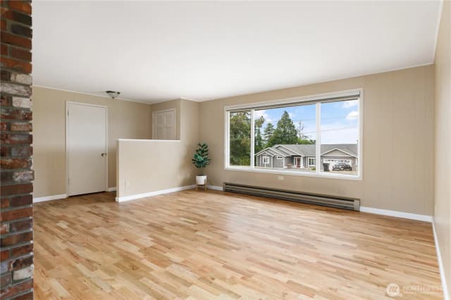 Property photo for 690 Maplewood Loop, Oak Harbor photo 5
