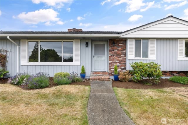 Property photo for 690 Maplewood Loop, Oak Harbor photo 4