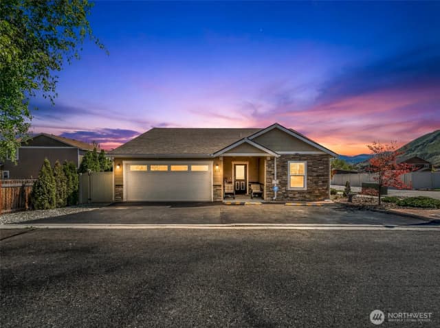 Property photo for 628 Craig Avenue, Wenatchee photo 2