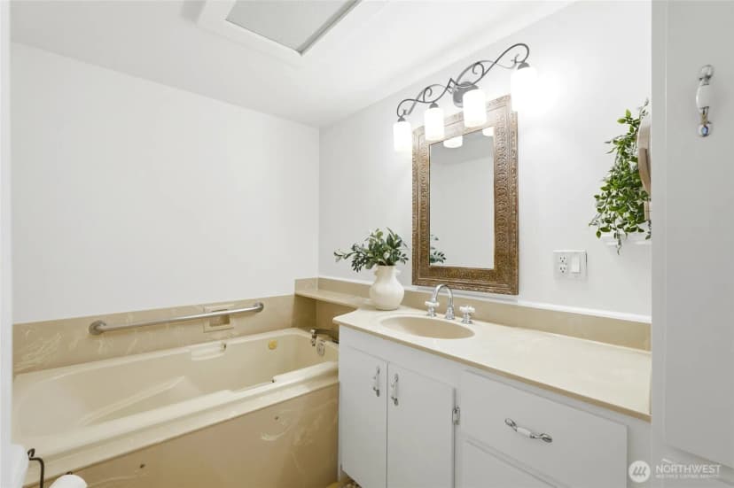 Property photo for 11613 25th Avenue Se, Everett photo 10