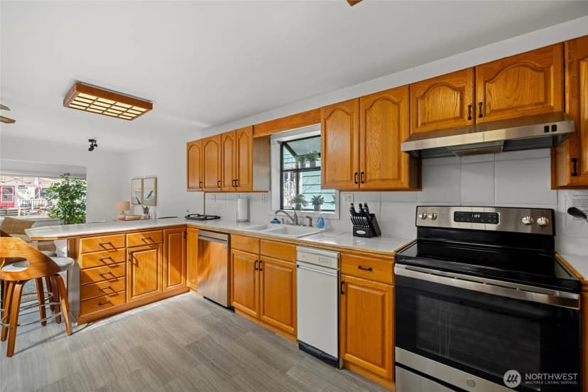 Property photo for 8252 Beach Way Drive, Blaine photo 9