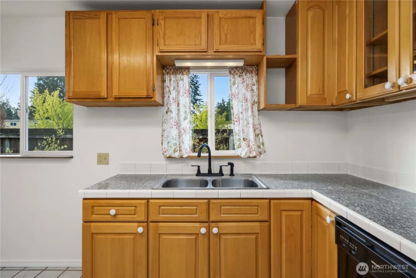 Property photo for 25460 111th Avenue Se, Kent photo 15