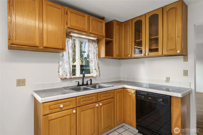 Property photo for 25460 111th Avenue Se, Kent photo 12