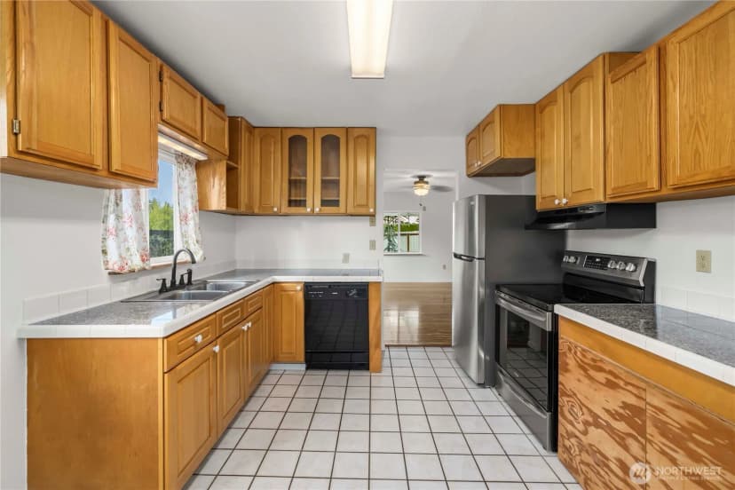 Property photo for 25460 111th Avenue Se, Kent photo 11
