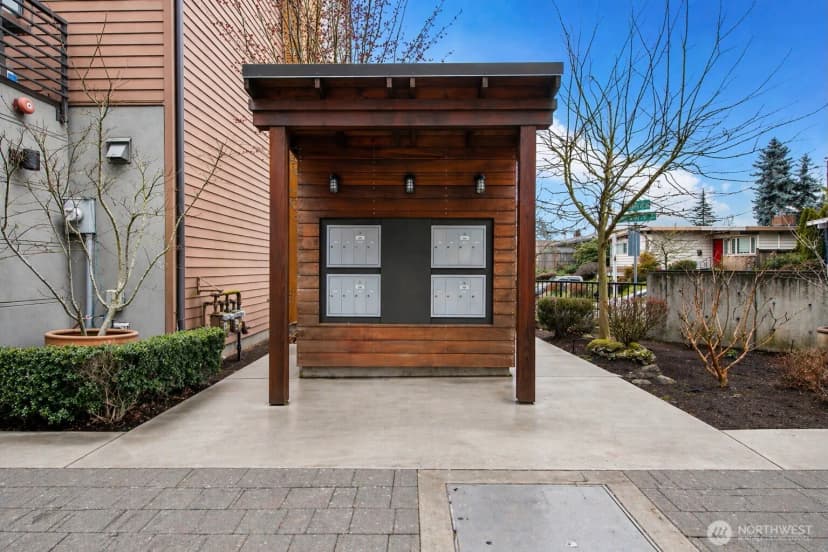 Property photo for 3215 W Lynn Street, Seattle photo 35