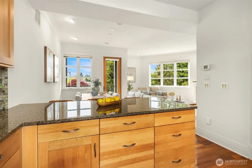 Property photo for 3215 W Lynn Street, Seattle photo 11