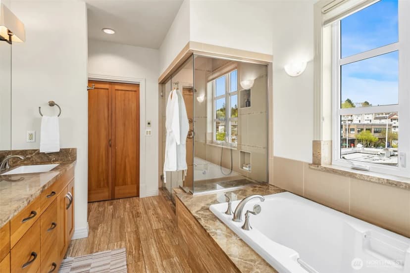 Property photo for 3215 W Lynn Street, Seattle photo 23