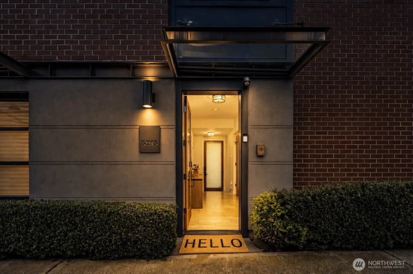 Property photo for 3215 W Lynn Street, Seattle photo 14