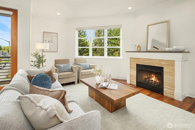 Property photo for 3215 W Lynn Street, Seattle photo 5
