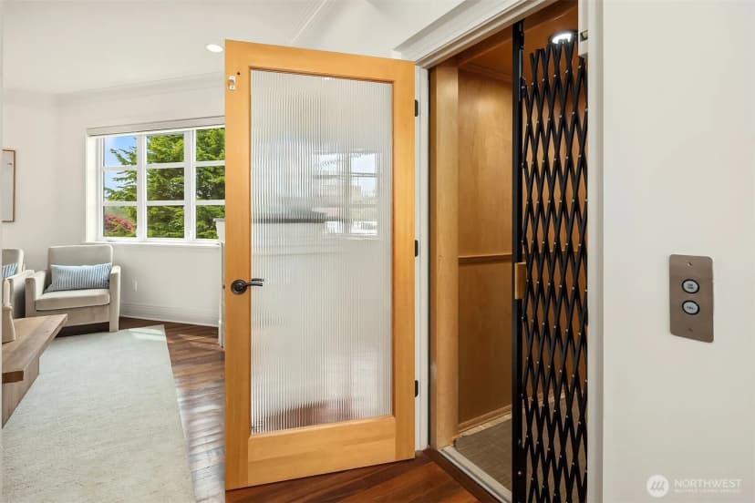 Property photo for 3215 W Lynn Street, Seattle photo 13