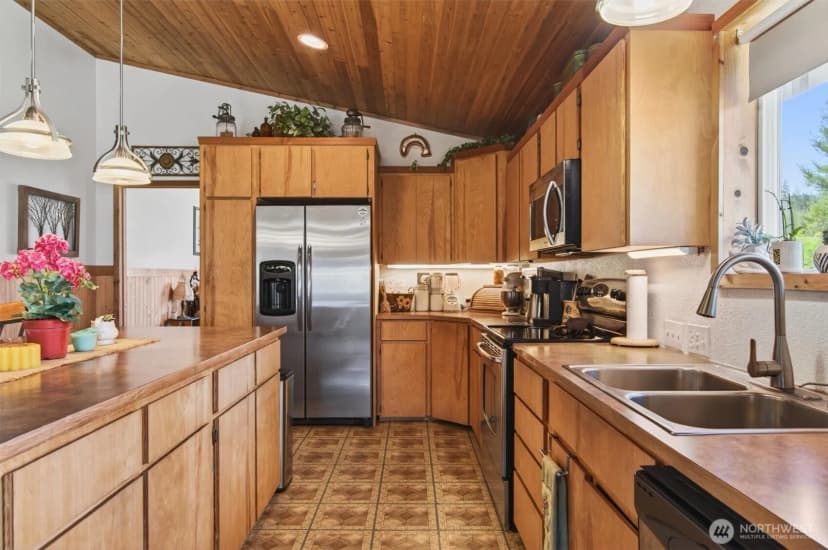 Property photo for 26 Dodge Meadow Drive, Cathlamet photo 8