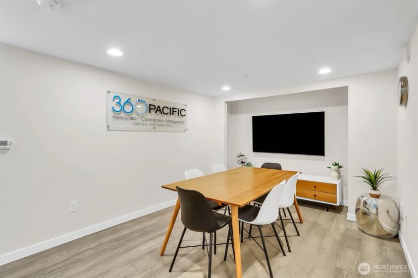 Property photo for 3334 Ne 65th Street #109, Seattle photo 4