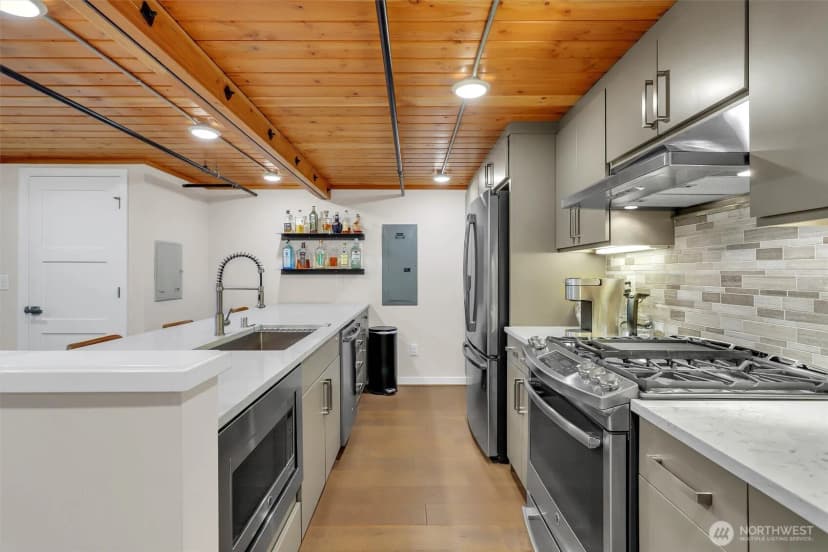 Property photo for 3334 Ne 65th Street #109, Seattle photo 14