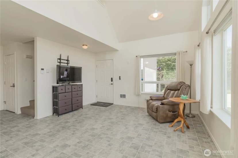Property photo for 555 Ensign Avenue Nw, Ocean Shores photo 11