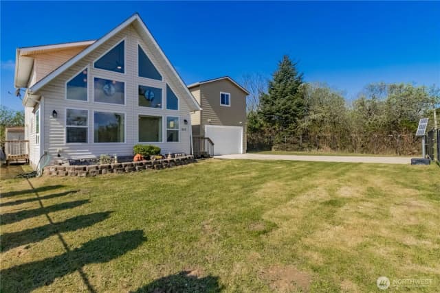 Property photo for 555 Ensign Avenue Nw, Ocean Shores photo 3