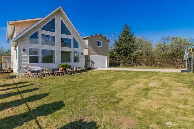 Property photo for 555 Ensign Avenue Nw, Ocean Shores photo 3