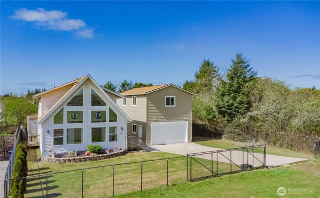 Property photo for 555 Ensign Avenue Nw, Ocean Shores photo 2