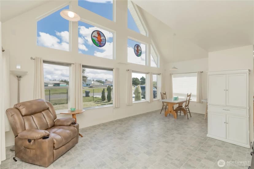 Property photo for 555 Ensign Avenue Nw, Ocean Shores photo 6