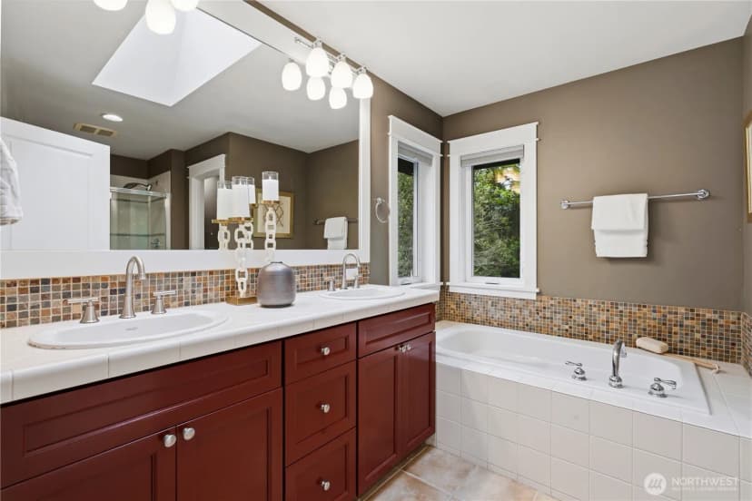 Property photo for 372 Wilderness Peak Drive Nw, Issaquah photo 20
