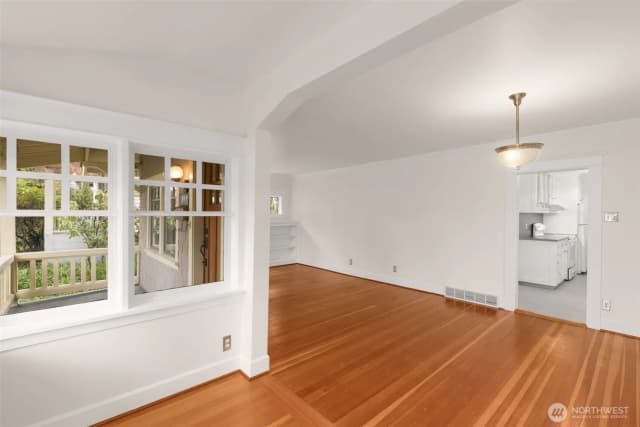 Property photo for 105 N 84th Street, Seattle photo 5