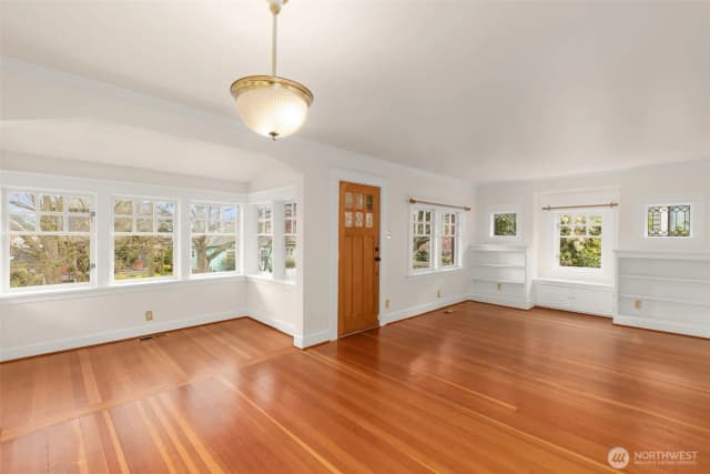 Property photo for 105 N 84th Street, Seattle photo 3