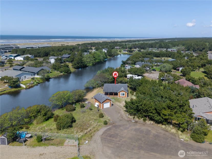 Property photo for 703 353rd Place, Ocean Park photo 2