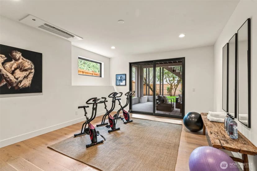 Property photo for 11021 Ne 14th Street, Bellevue photo 26