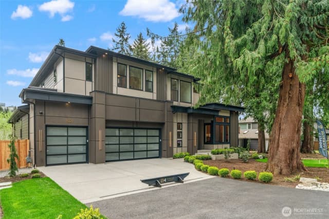 Property photo for 11021 Ne 14th Street, Bellevue photo 2