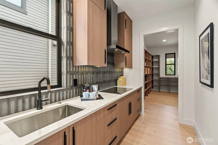 Property photo for 11021 Ne 14th Street, Bellevue photo 11