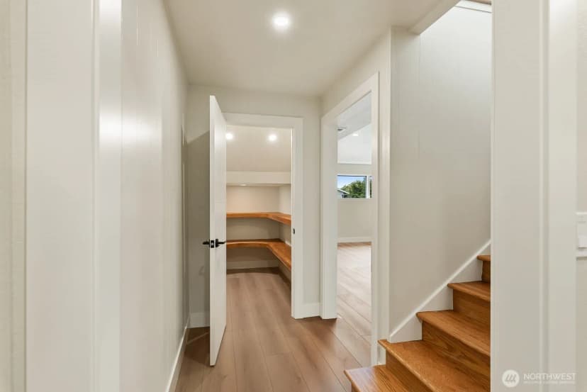Property photo for 2425 Nw Blue Ridge Drive, Seattle photo 17