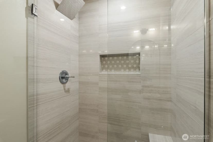 Property photo for 2425 Nw Blue Ridge Drive, Seattle photo 15