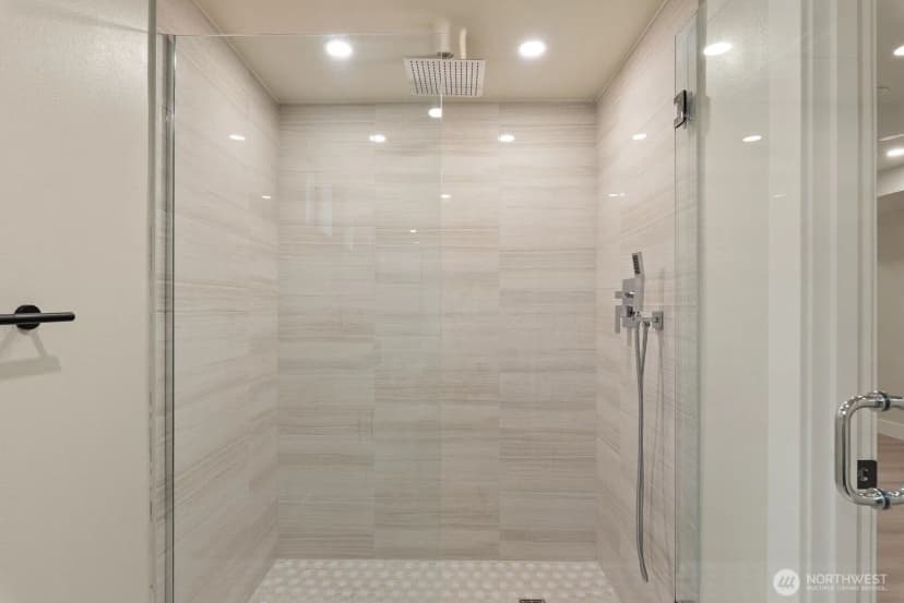 Property photo for 2425 Nw Blue Ridge Drive, Seattle photo 22