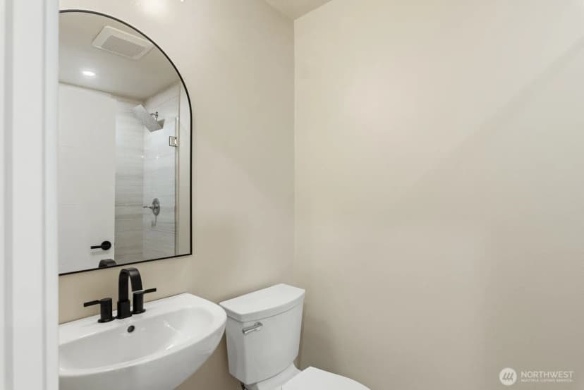 Property photo for 2425 Nw Blue Ridge Drive, Seattle photo 16