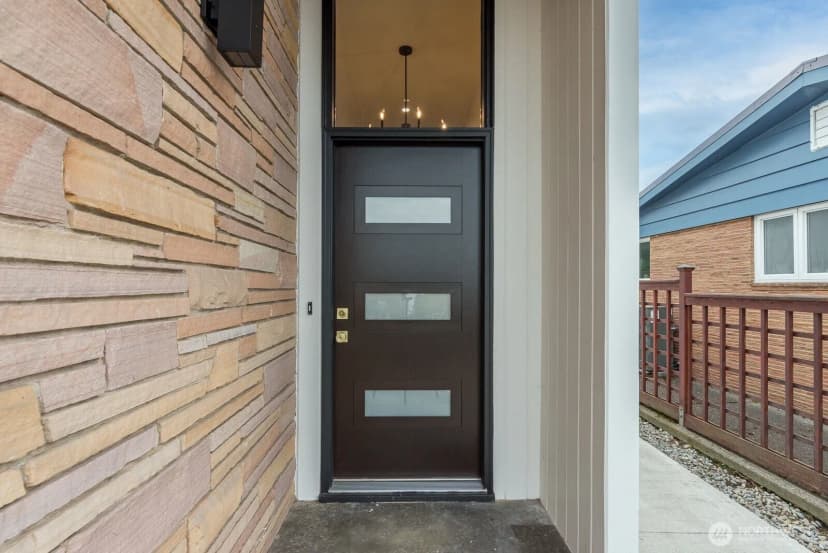 Property photo for 2425 Nw Blue Ridge Drive, Seattle photo 3