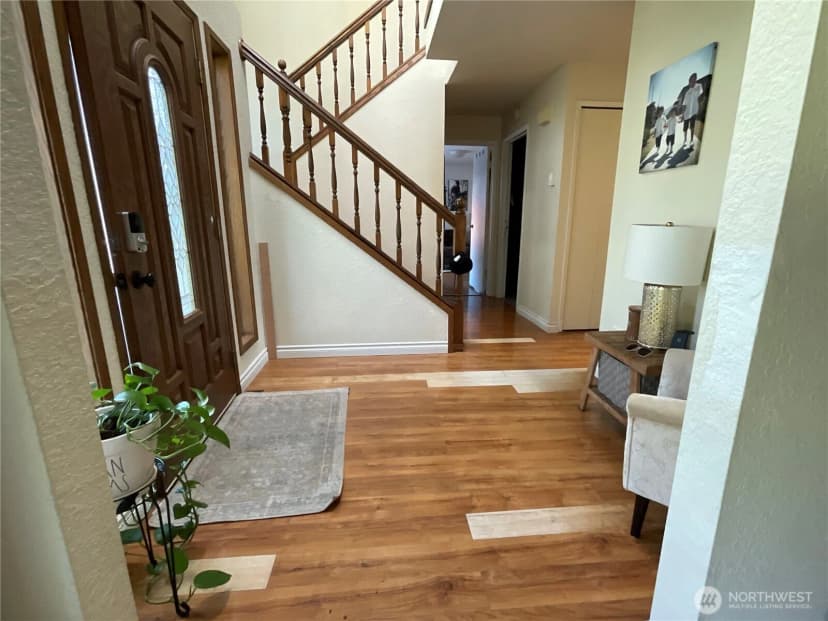 Property photo for 2260 Darvic Place, Oak Harbor photo 6
