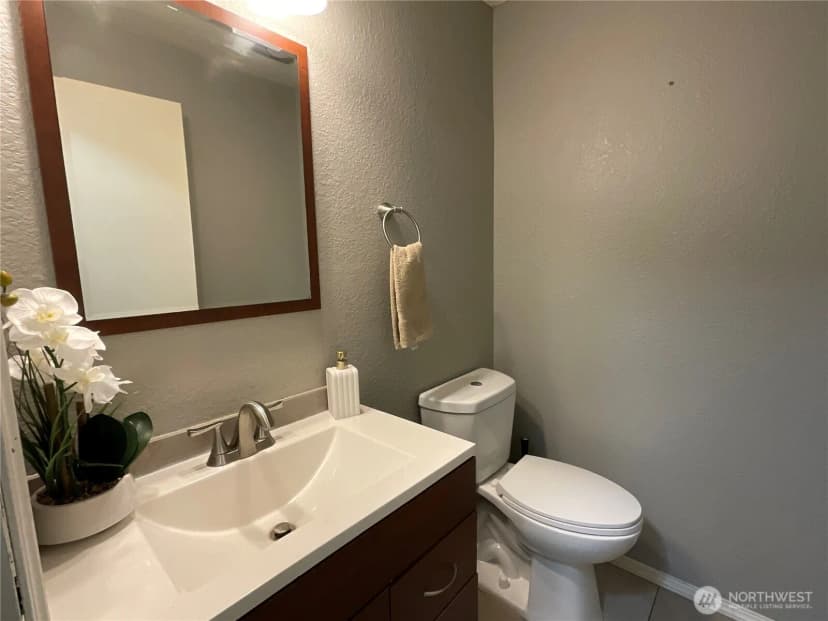 Property photo for 2260 Darvic Place, Oak Harbor photo 18