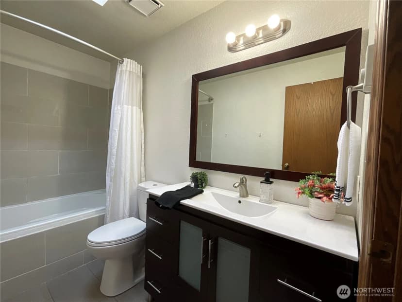 Property photo for 2260 Darvic Place, Oak Harbor photo 25
