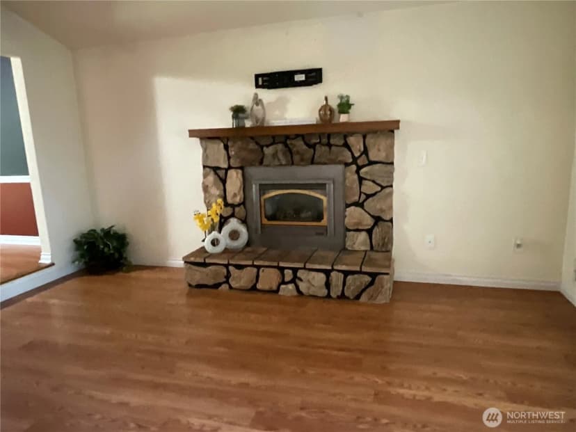 Property photo for 2260 Darvic Place, Oak Harbor photo 8